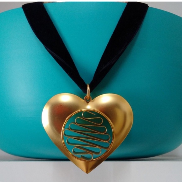 HEART VELVET CHOKER - Picture 1 of 4